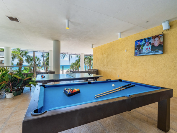 Siesta Key luxury  On Beach Walk to Restaurants & Shopping